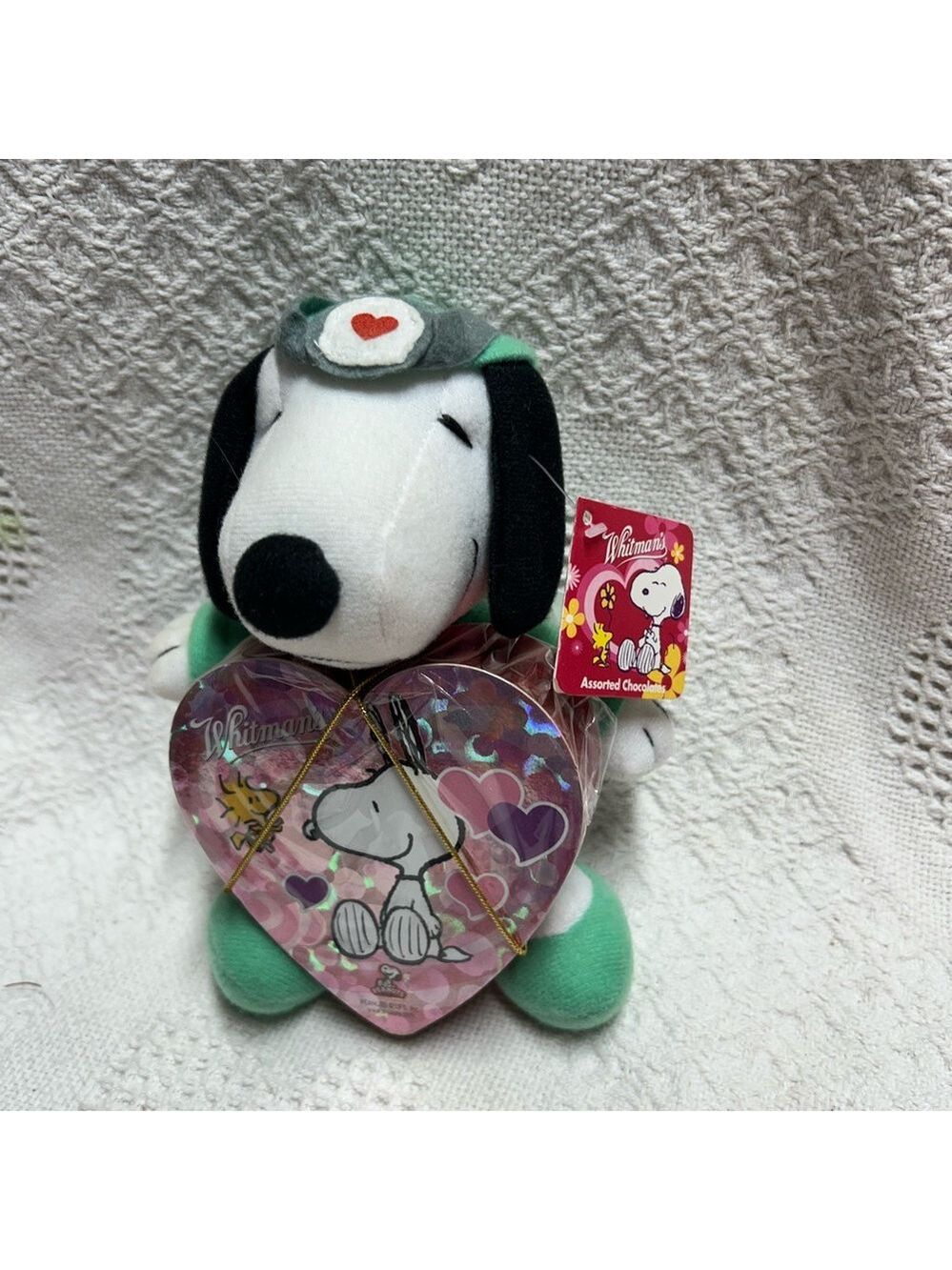 Whitmans Snoopy Doctor Nurse Scrubs Plush Valentines Day Heart - Picture 2 of 8